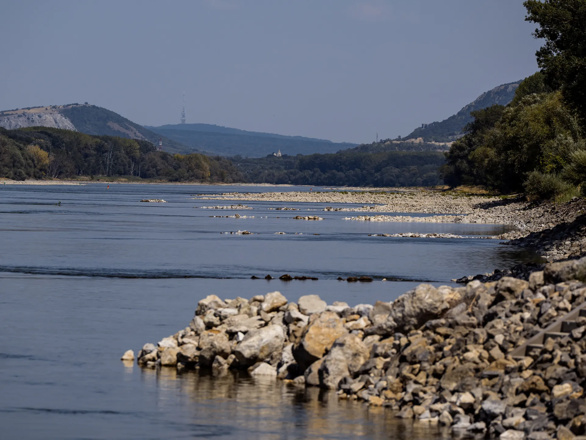 Central Europe Grapples with Unprecedented Heatwave and Record Temperatures