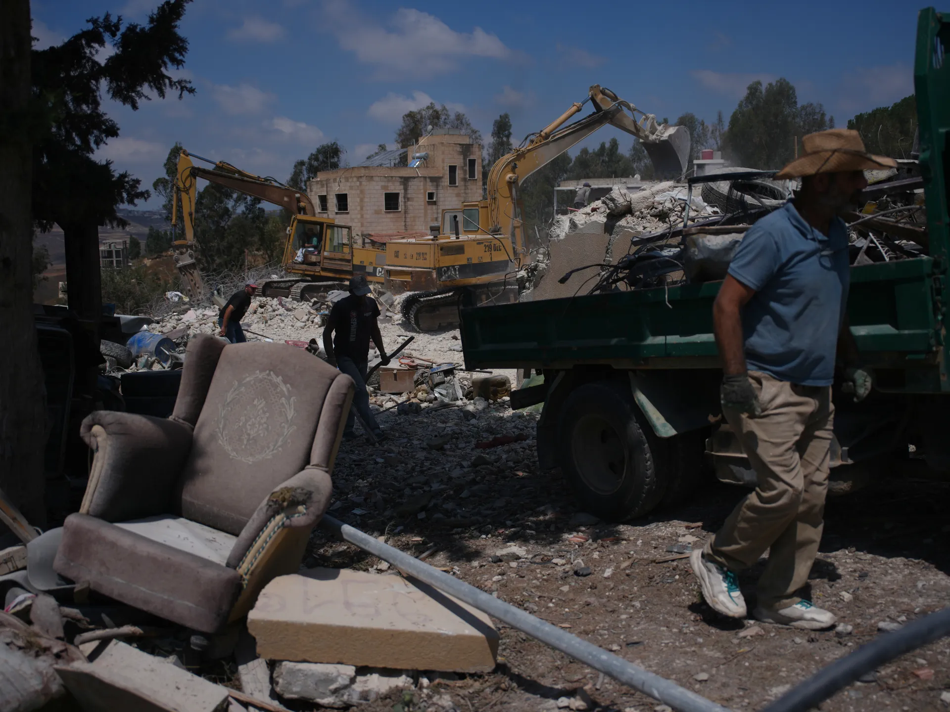 Continued Israeli Operations Reported in Southern Lebanon Amidst Ceasefire Discussions