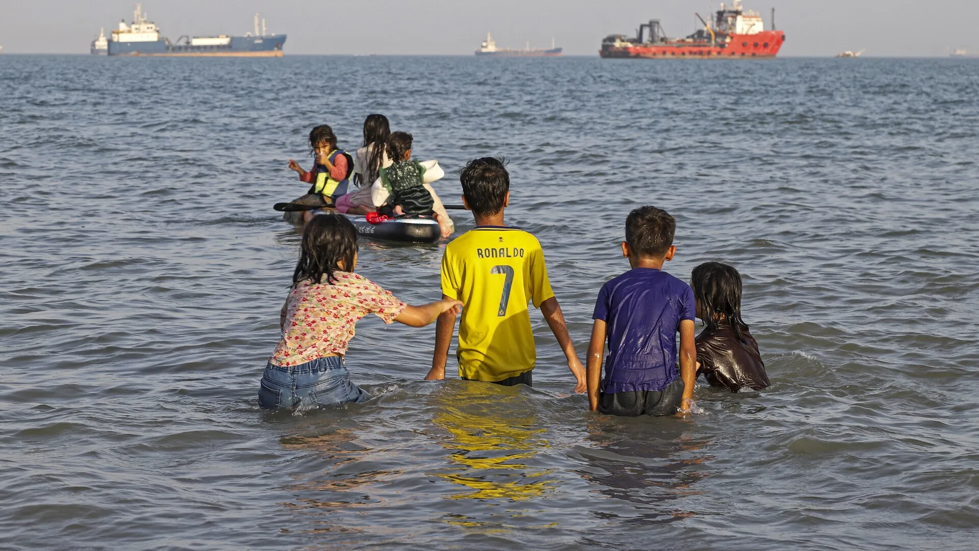 Examining the Impact of US Military Actions on Iran's Southern Coastal Regions