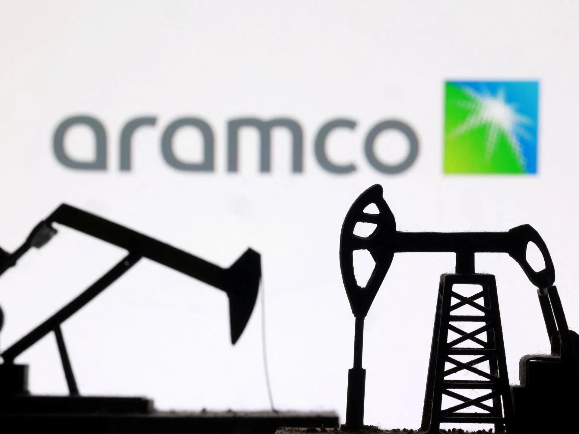 Fire Extinguished at Saudi Aramco Facility in Jizan Amid Houthi Claims of Attack