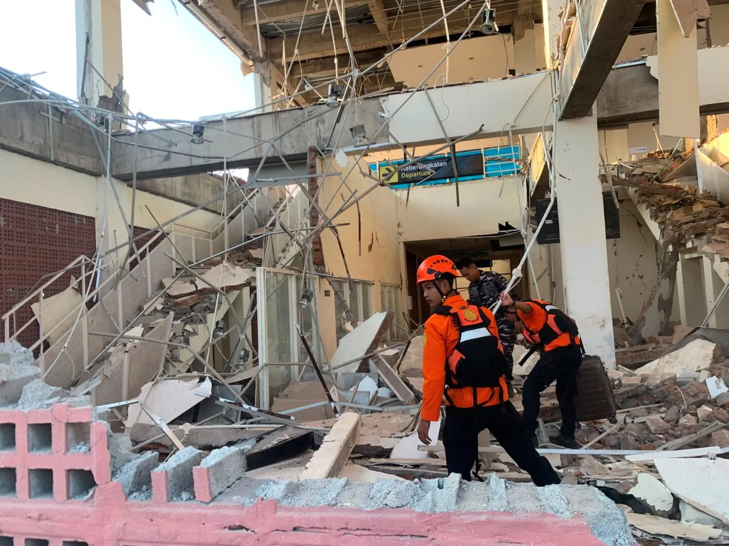 Flores Island Devastated by Powerful 7.7 Magnitude Earthquake