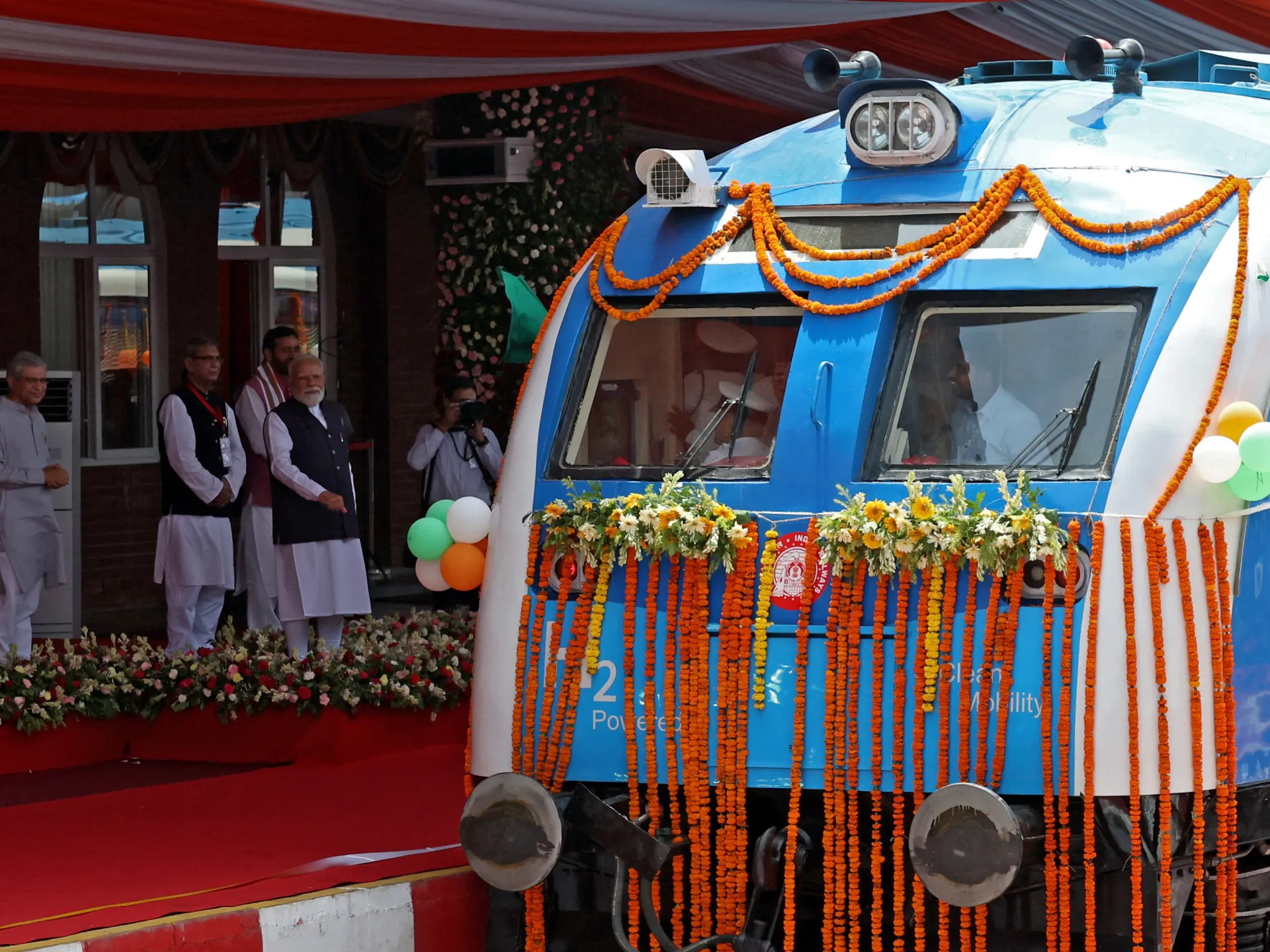 India Unveils First Domestically Produced Hydrogen-Powered Train