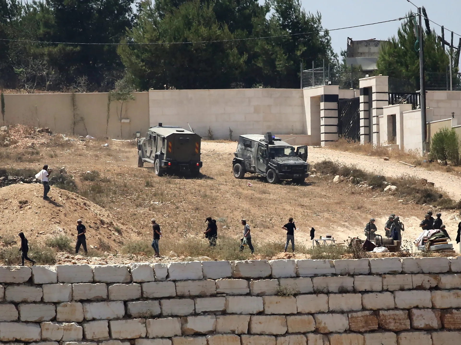 Israeli Forces Restrict Access to Besieged Qusra Homes Amidst Settler Encirclement