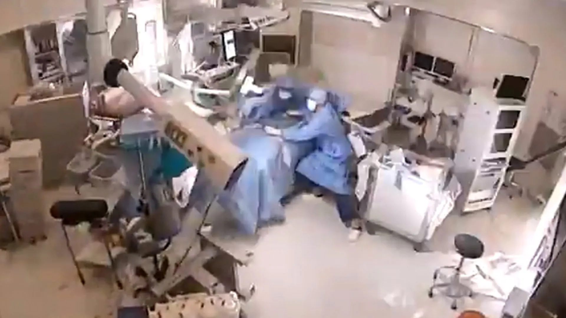 Medical Team Continues Surgery Amidst Earthquake in Southern Japan