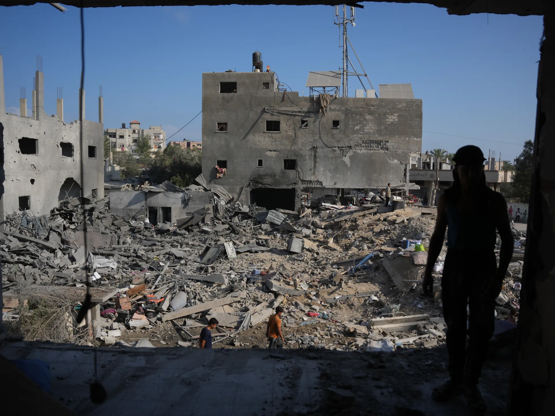 Middle East Tensions Escalate as Hamas Agrees to Draft Peace Plan and Iran Reports Retaliatory Actions
