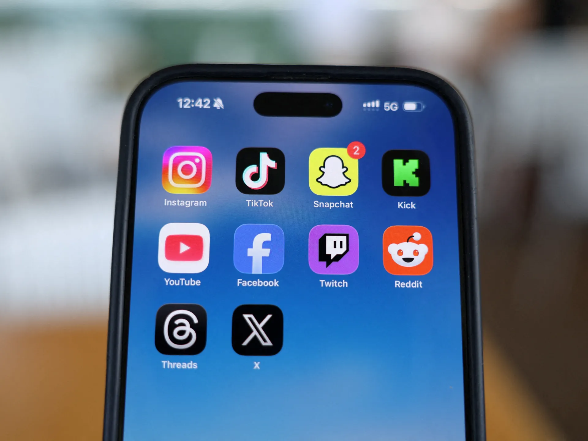 UK Introduces Voluntary Overnight Social Media Curfew for Older Teens Amid Broader Digital Safety Push