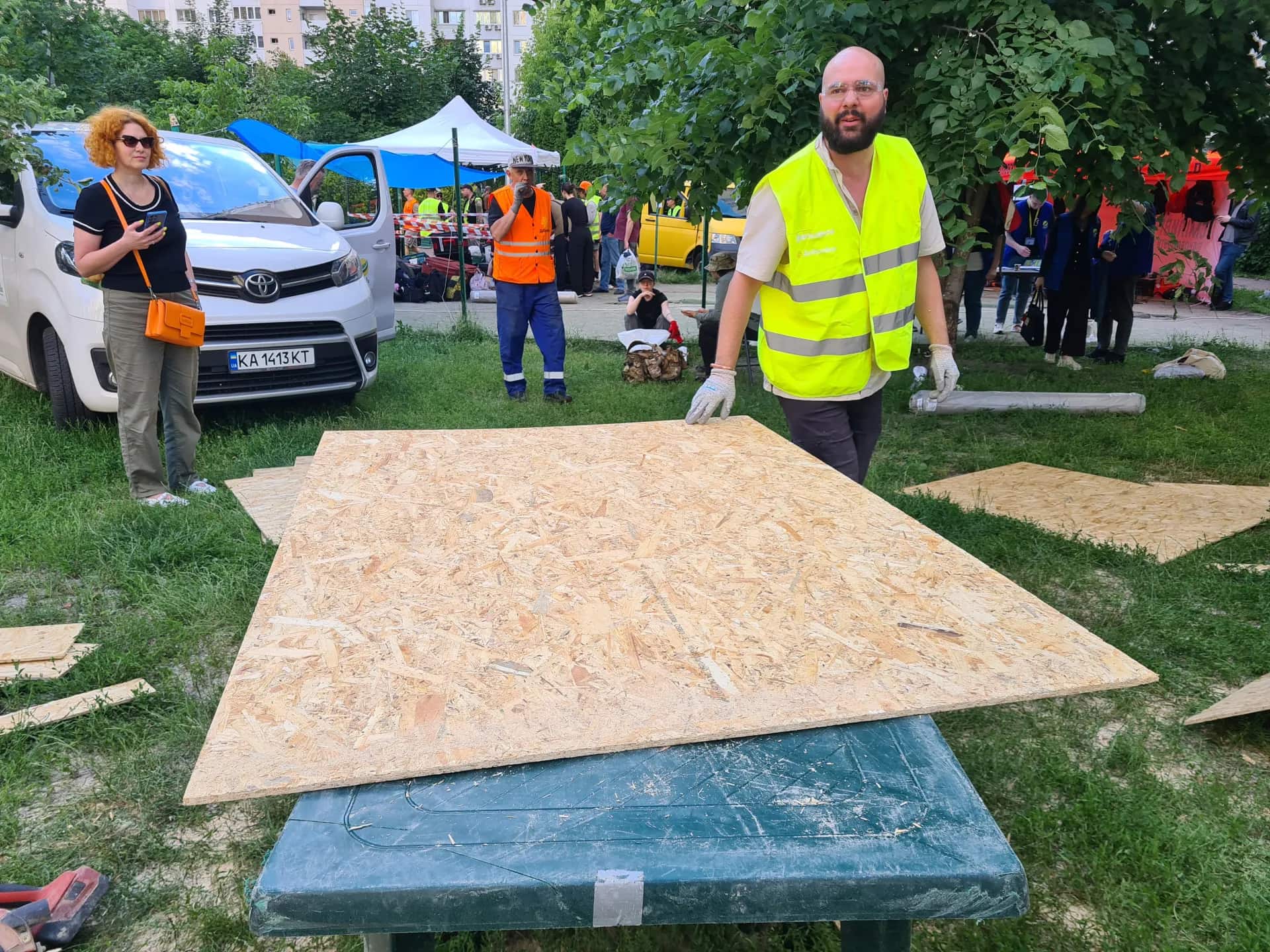 Ukrainian Volunteers Lead Reconstruction Efforts Amidst Ongoing Conflict