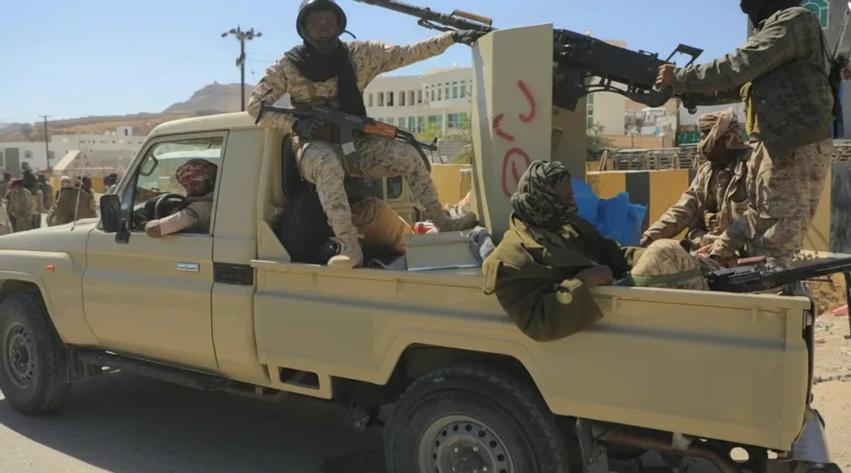 Yemen Houthi clashes: fighters target Taiz supply route