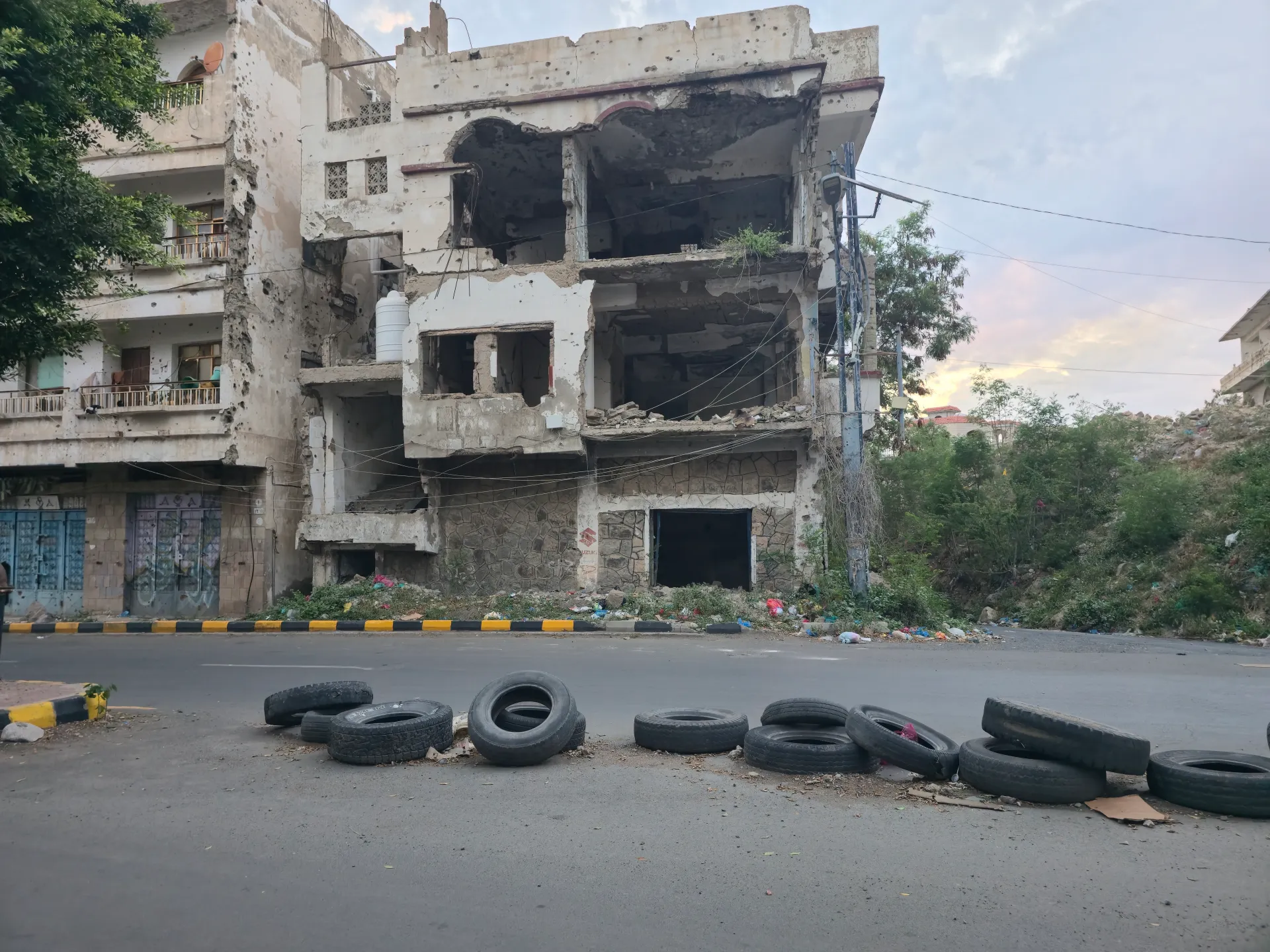 Yemen's Housing Crisis Forces Families into Front-Line Peril