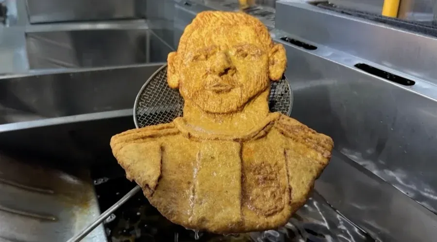 Argentina Fans Honor Messi with Unique Schnitzel Tribute Ahead of Retirement